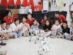 孩子们第一次见到人跳舞 